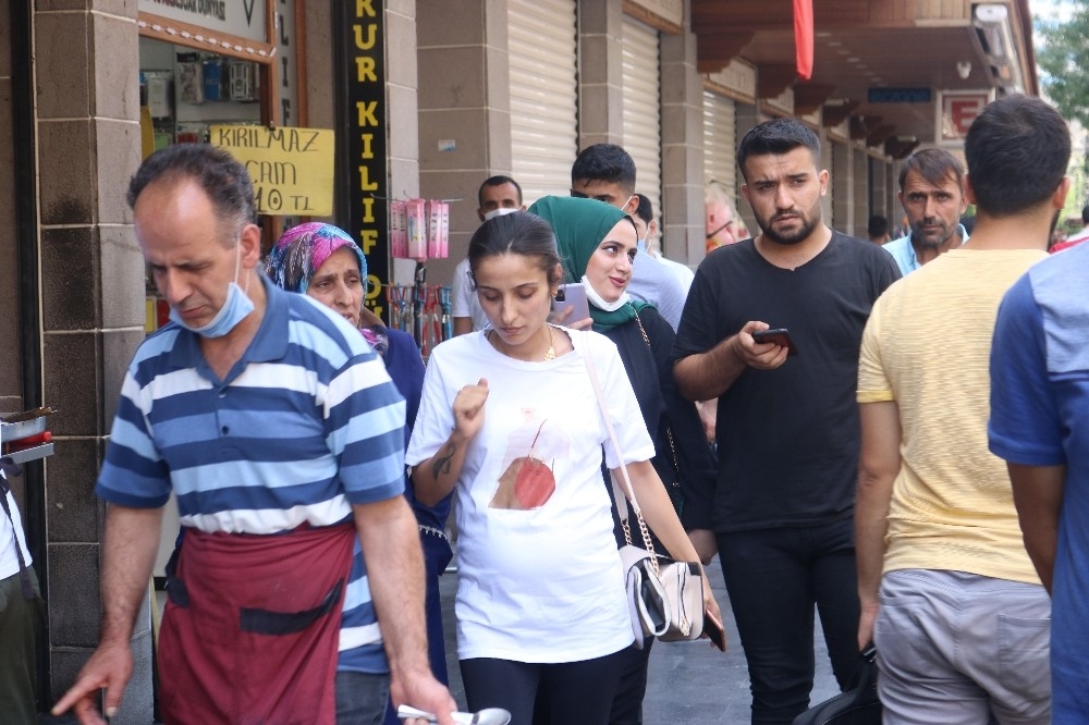 "Korona virüs umurumuzda değil"