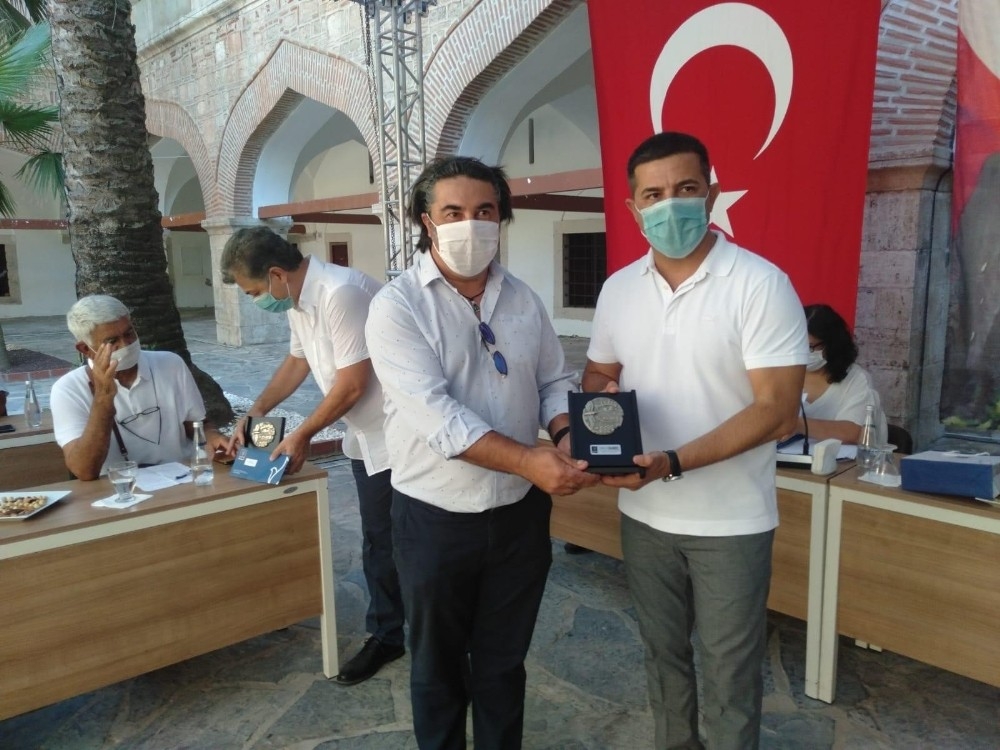 Kuşadası Belediye Meclisi, dünya şampiyonlarını ağırladı