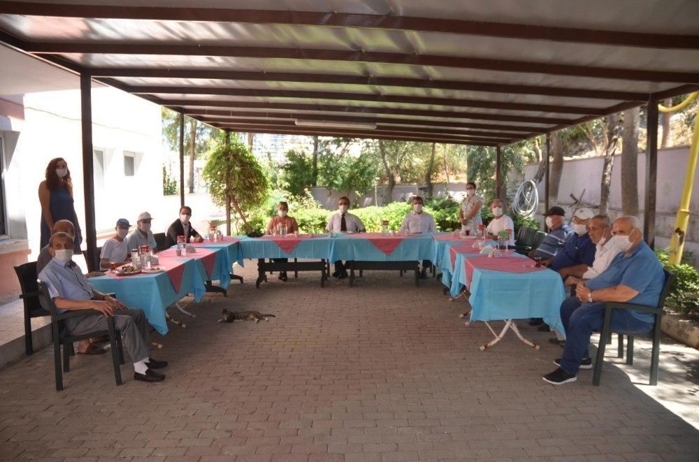 Kuşadası'nda resmi bayramlaşma Kervansaray'da yapıldı