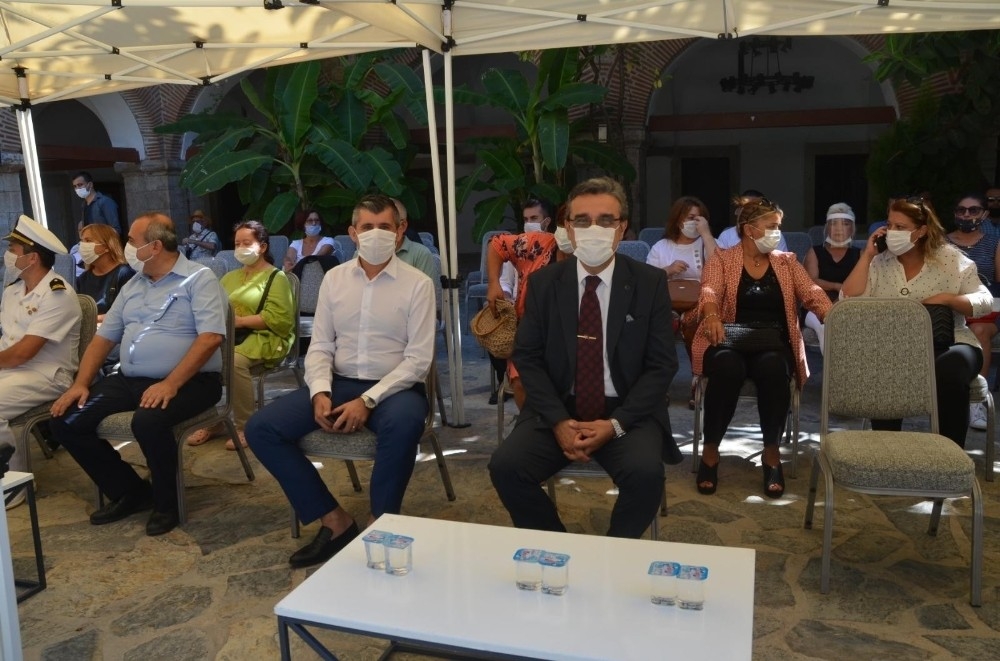 Kuşadası'nda resmi bayramlaşma Kervansaray'da yapıldı