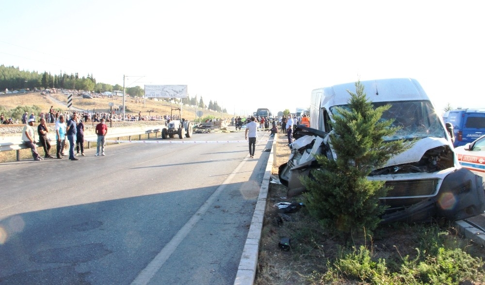 Manisa Saruhanlı'da feci kaza