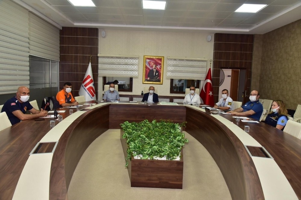 Manisa'daki orman yangını tek noktada devam ediyor