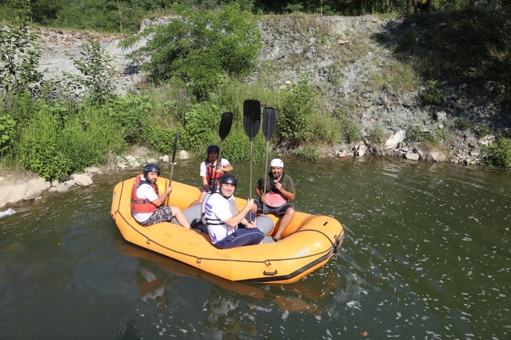 Melet Irmağı'nda rafting turu