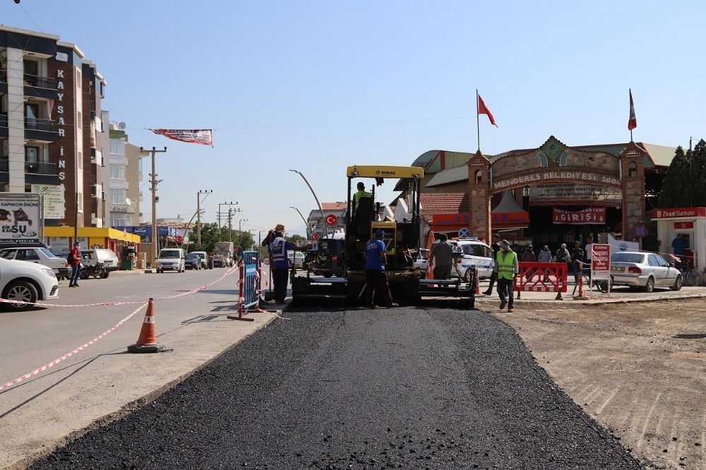 Menderes'in yollarına ince dokunuş