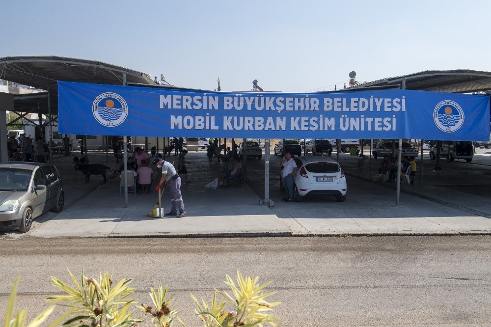 Mersin'de belediyeden bayramda ücretsiz kesim ve ulaşım hizmeti