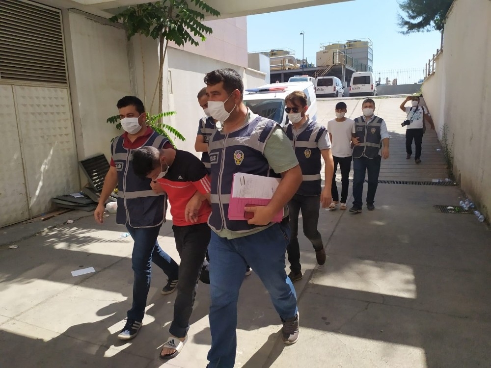 Önce otomobil çaldılar, sonra çaldıkları araçla gasp yaptılar