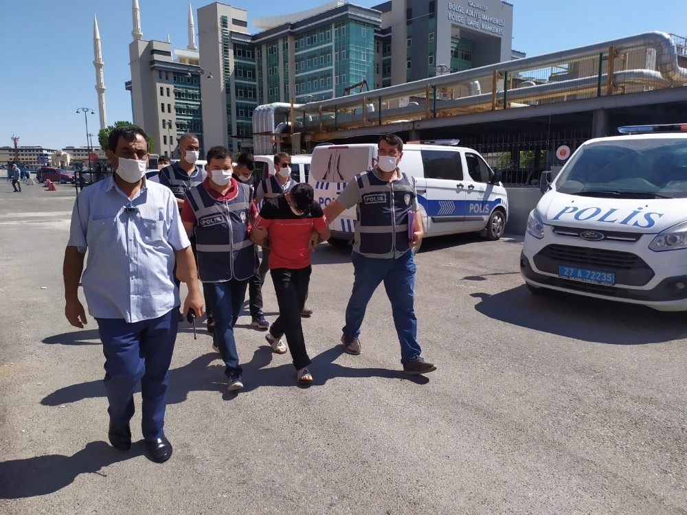 Önce otomobil çaldılar, sonra çaldıkları araçla gasp yaptılar
