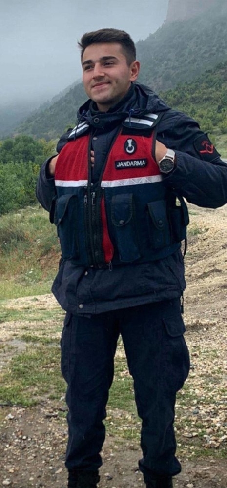 Otomobiliyle ırmağa yuvarlanan uzman onbaşı hayatını kaybetti