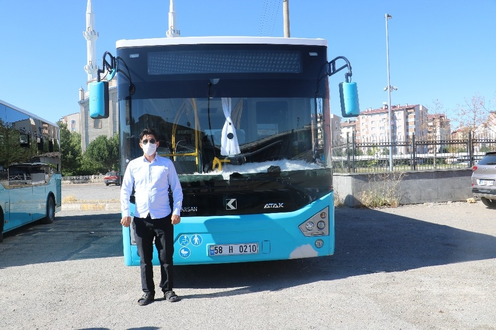 Şoförden, dili boğazına kaçan adama hayat kurtaran müdahale