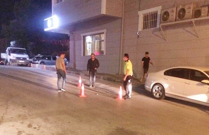 Sokak ortasında silahla vuruldu