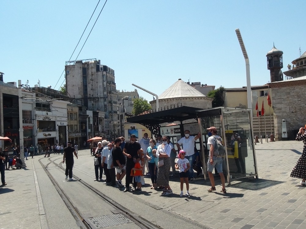 Sosyal mesafe salkım saçak
