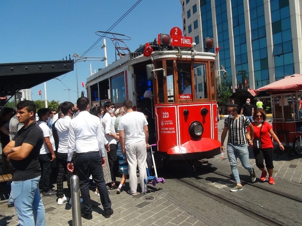 Sosyal mesafe salkım saçak
