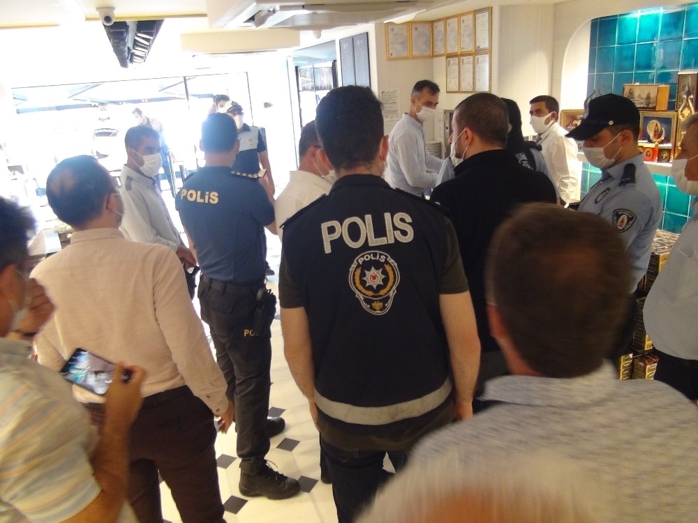 Taksim'de iş yerleri denetlendi