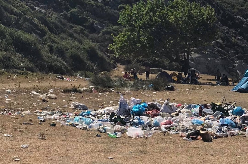 Tatilciler Erdek'i çöplüğe çevirdi