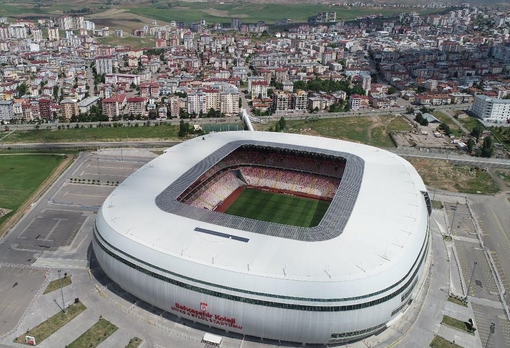 UEFA yetkilileri Sivas Yeni 4 Eylül Stadyumu'nu denetledi
