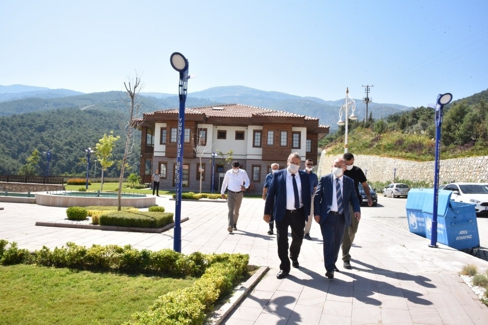 Vali Karadeniz Yunusemre'nin projelerini yerinde inceledi