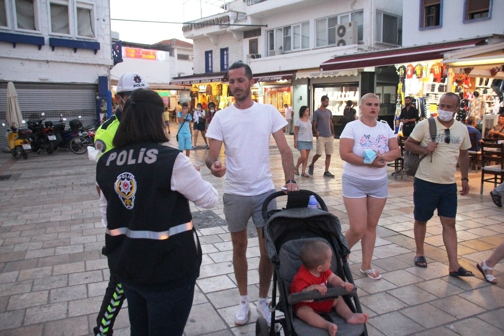 Yerli ve yabancı turistlere maske uygulaması