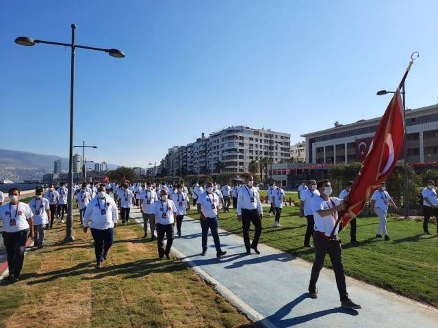 İzmir'in kurtuluş gününde '12 Ada' yürüyüşü