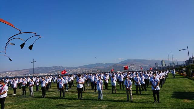 İzmir'in kurtuluş gününde '12 Ada' yürüyüşü