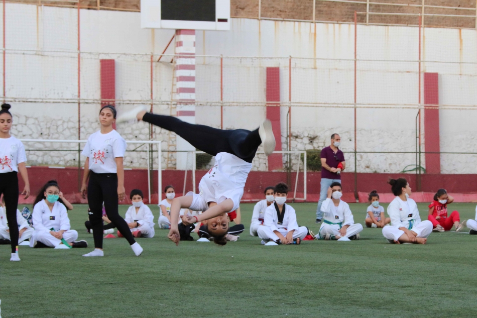 Bayraklı'da spor kurslarına katılan çocuklar sertifika aldı