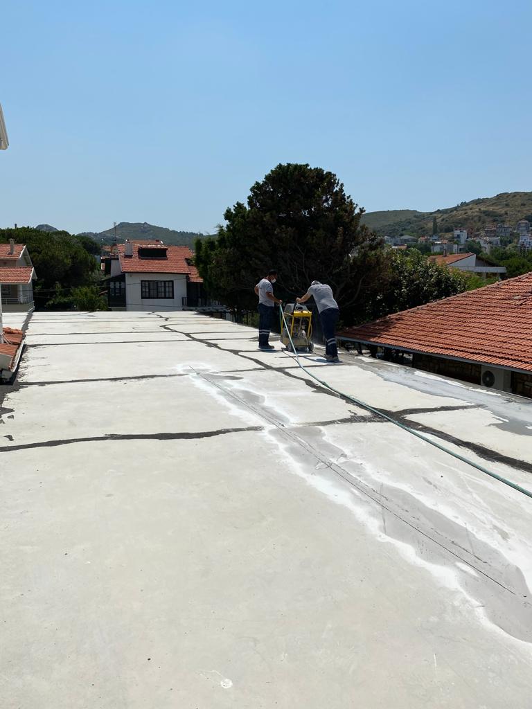 Urla'da mühür kırıp kaçak ek bina yaptılar