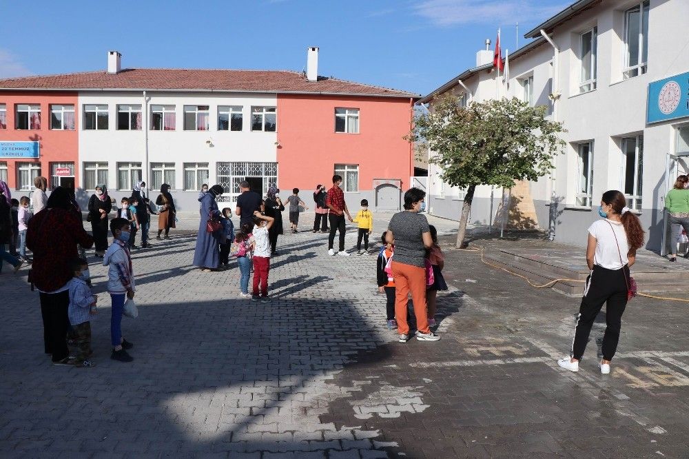 6 aylık aranın ardından öğrenciler okula kavuştu