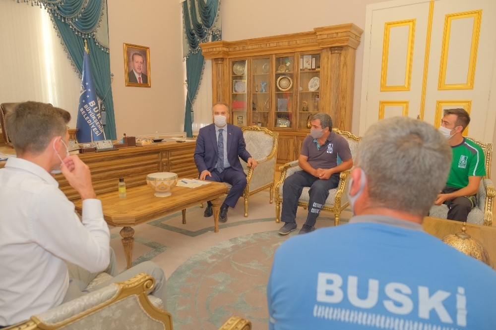 Altınları klozetten çıkaran BUSKİ personeline ödül