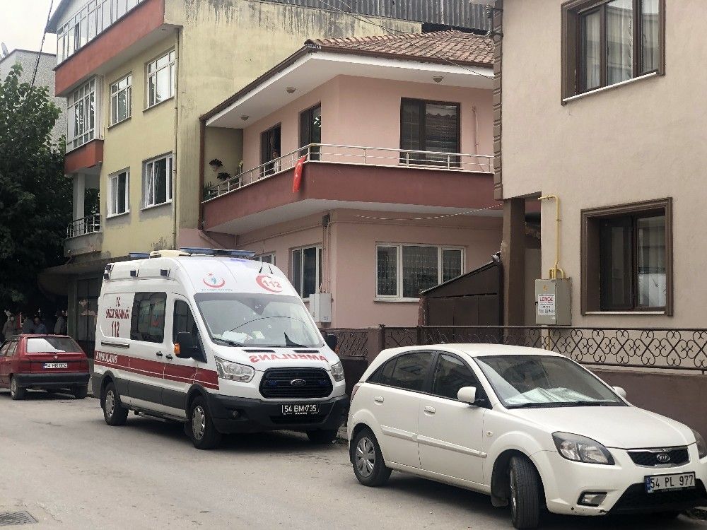 Ambulans şoförü yaşamına son verdi
