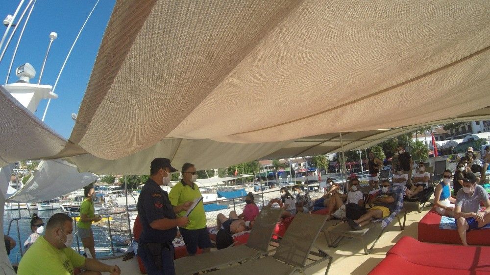 Antalya'da 8 gezinti, 2 tur teknesine işlem yapıldı
