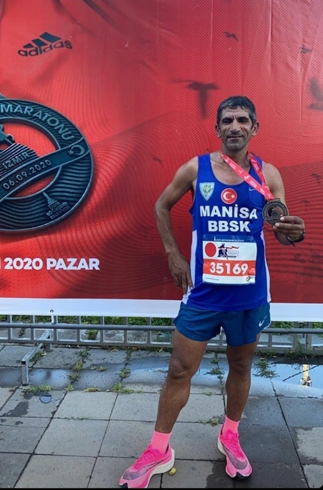 Aynı gün 2 farklı şehirde 2 madalya kazandı