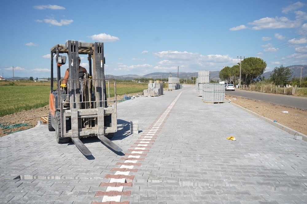 Ayvalık'ta yol hamlesi