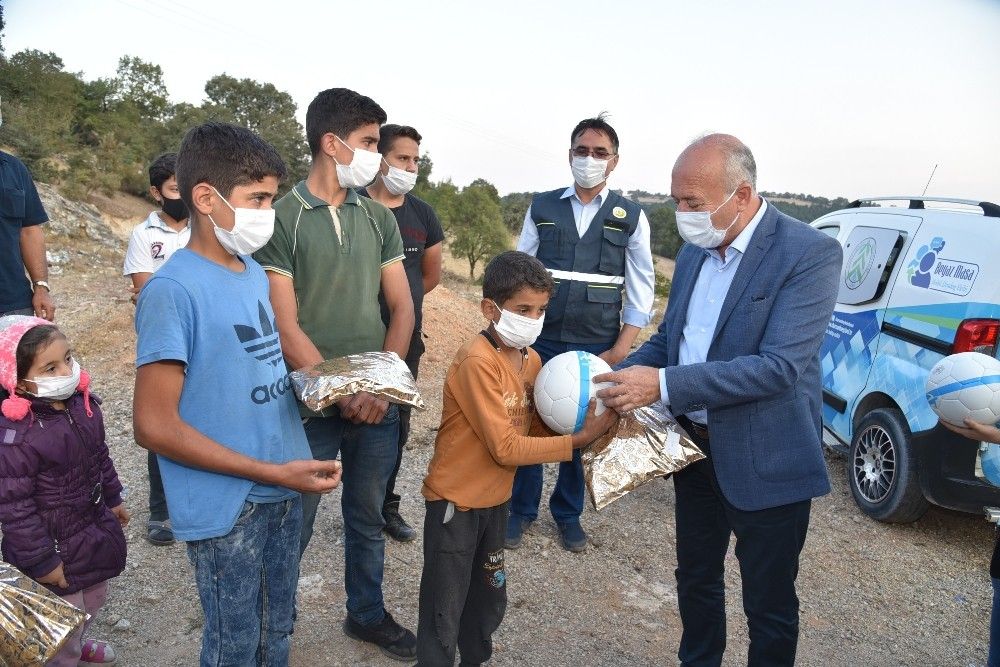Bakan Pakdemirli'nin kutladığı çocuklar ödüllendirildi