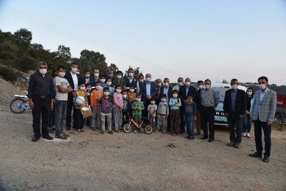 Bakan Pakdemirli'nin kutladığı çocuklar ödüllendirildi