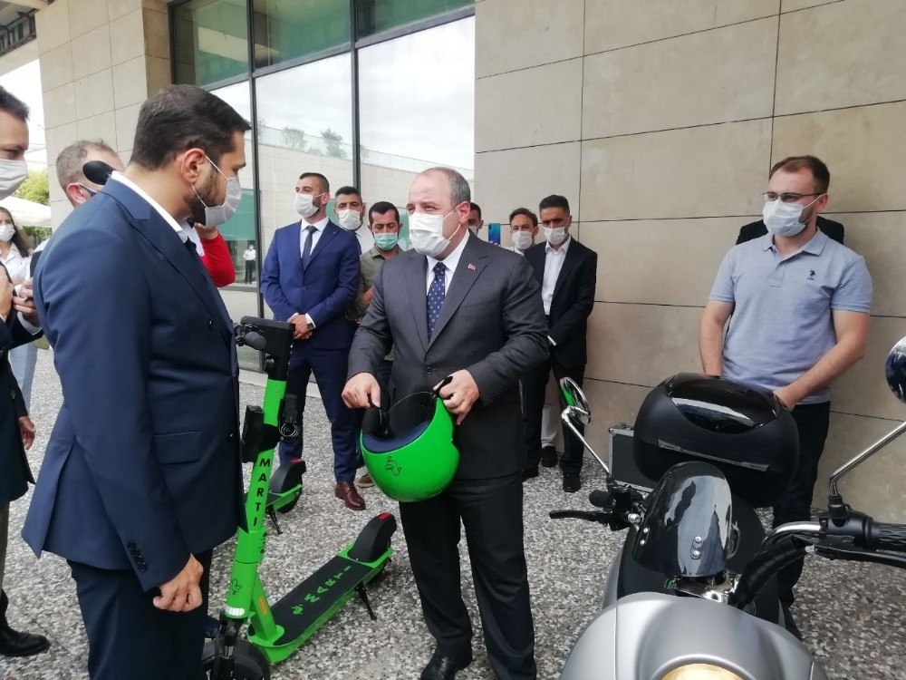 Bakan, yerli elektrikli scooteri test etti