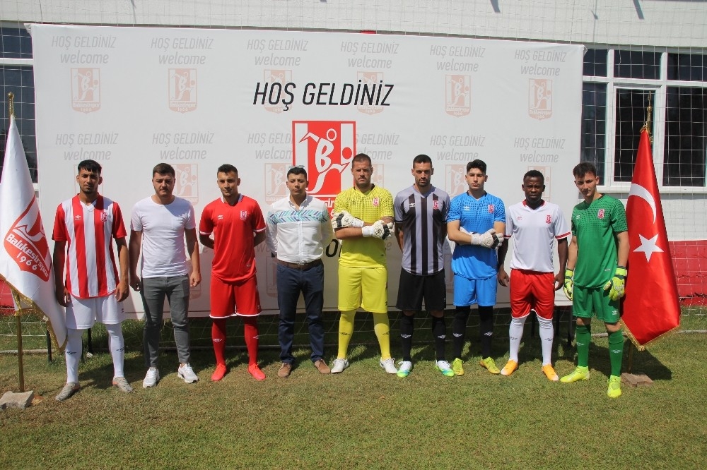 Balıkesirspor yeni sezon formalarını tanıttı
