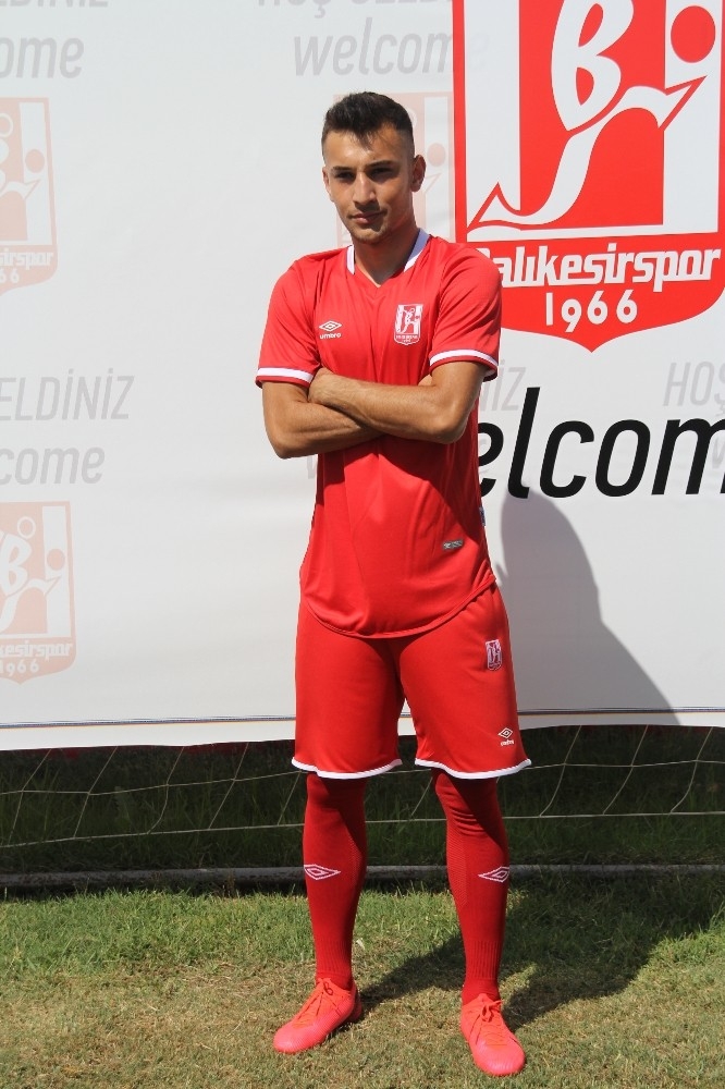 Balıkesirspor yeni sezon formalarını tanıttı