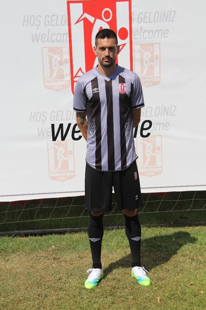 Balıkesirspor yeni sezon formalarını tanıttı