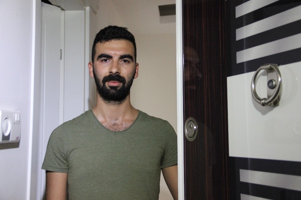Balkondan atlayan kadını ayaklarından yakaladı