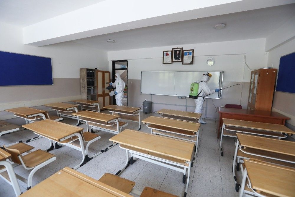 Buca Belediyesi'nden okullarda Covid-19 mesaisi