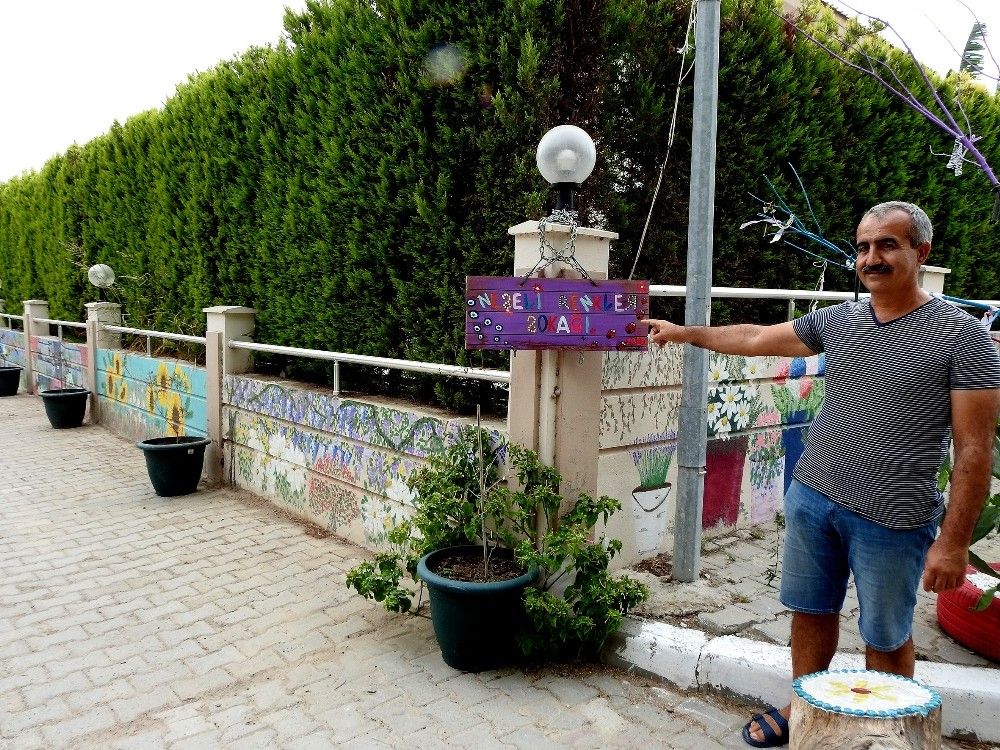 Çeşme'de sokaklar sanat galerisine dönüştü