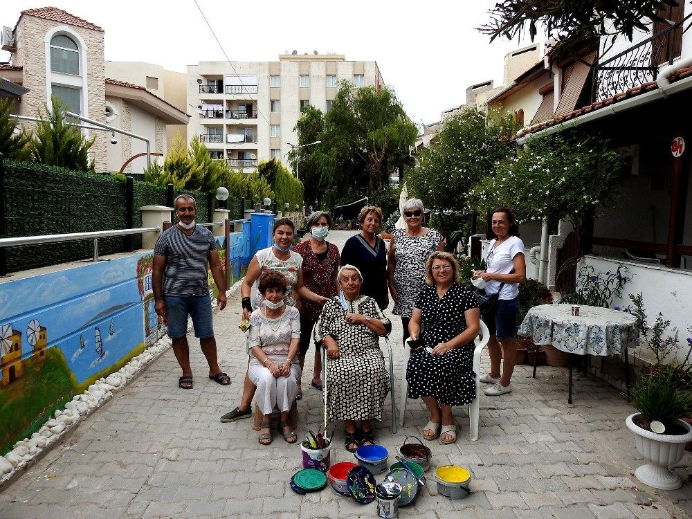 Çeşme'de sokaklar sanat galerisine dönüştü