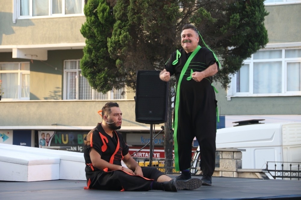 Dilovası'nda çocuklar "Yaramaz Notalar" ile neşelendi
