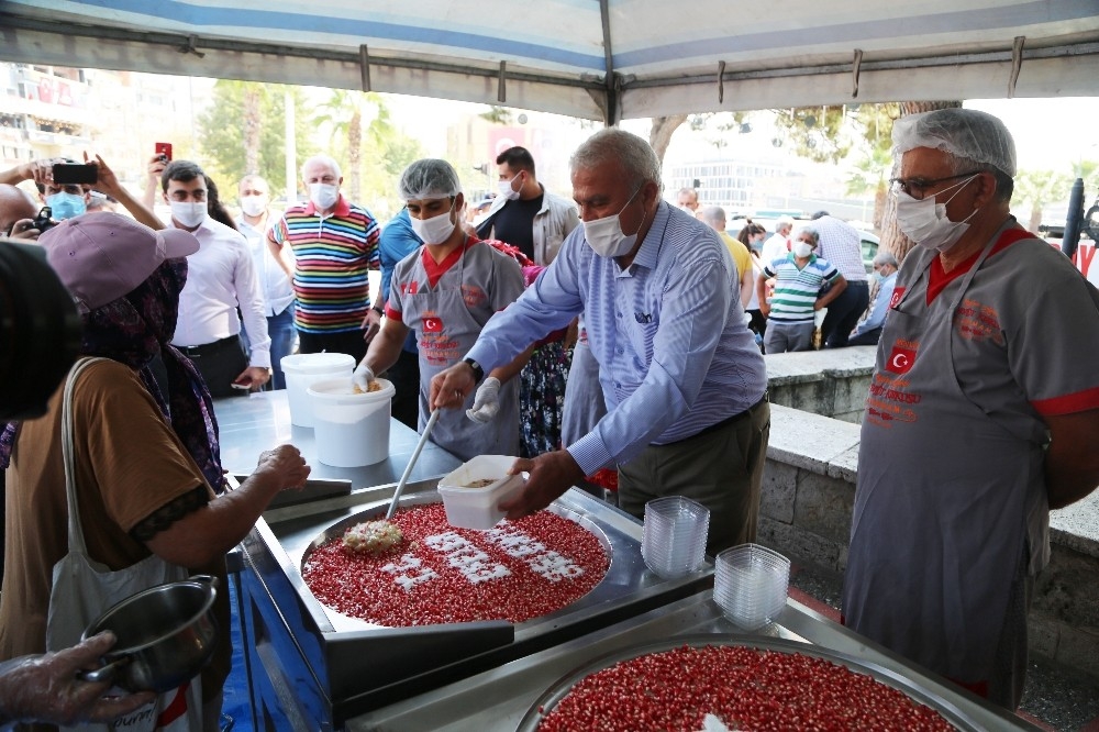 Efeler Belediyesi'nden aşure ikramı