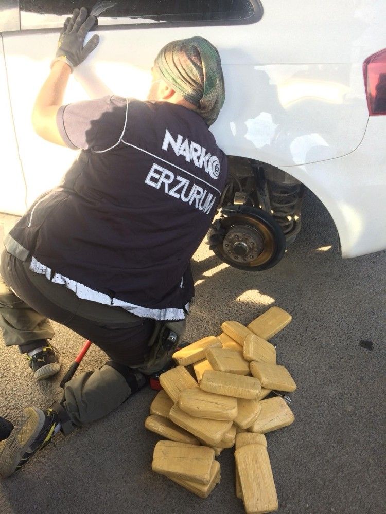 Emekli polisin aracından 61 kilo 750 gram eroin çıktı
