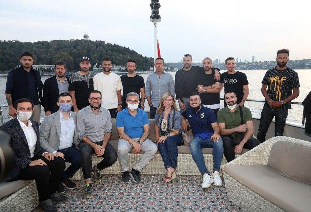 Fenerbahçe derbi öncesi tekne turuyla moral depoladı