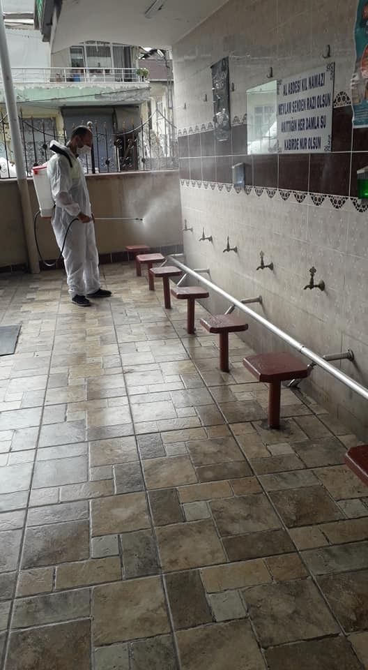 İmam ve görevliler ile cami karantinada