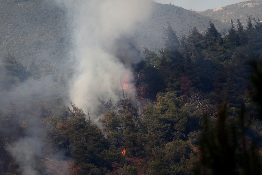 İtfaiyenin kucağında hayata tutundu