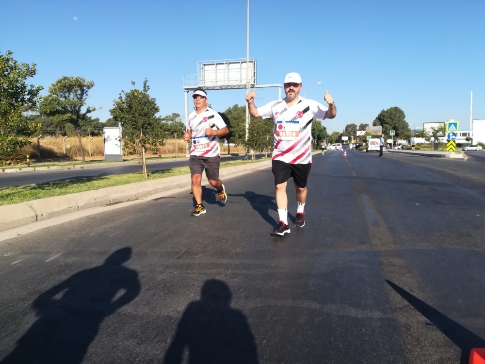 İzmir Yarı Maratonu sınırlı ama coşku ile gerçekleşti