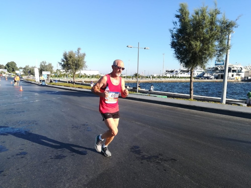 İzmir Yarı Maratonu sınırlı ama coşku ile gerçekleşti