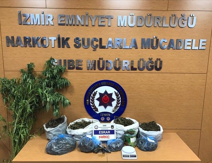 İzmir'de 19 uyuşturucu baskını: 22 tutuklama